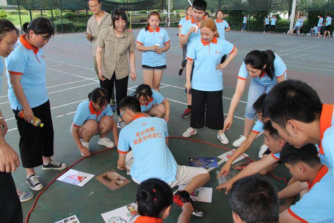 学子们在稻花香基地参加素质拓展活动学子们在稻花香拓展基地合影学子